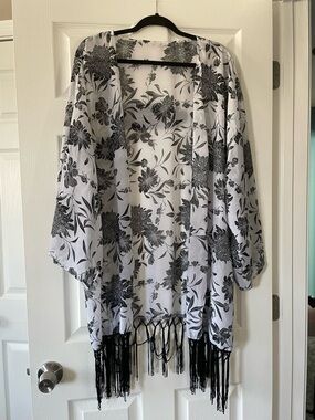 Kaktus Black and White Floral Kimono with Fringe Detail